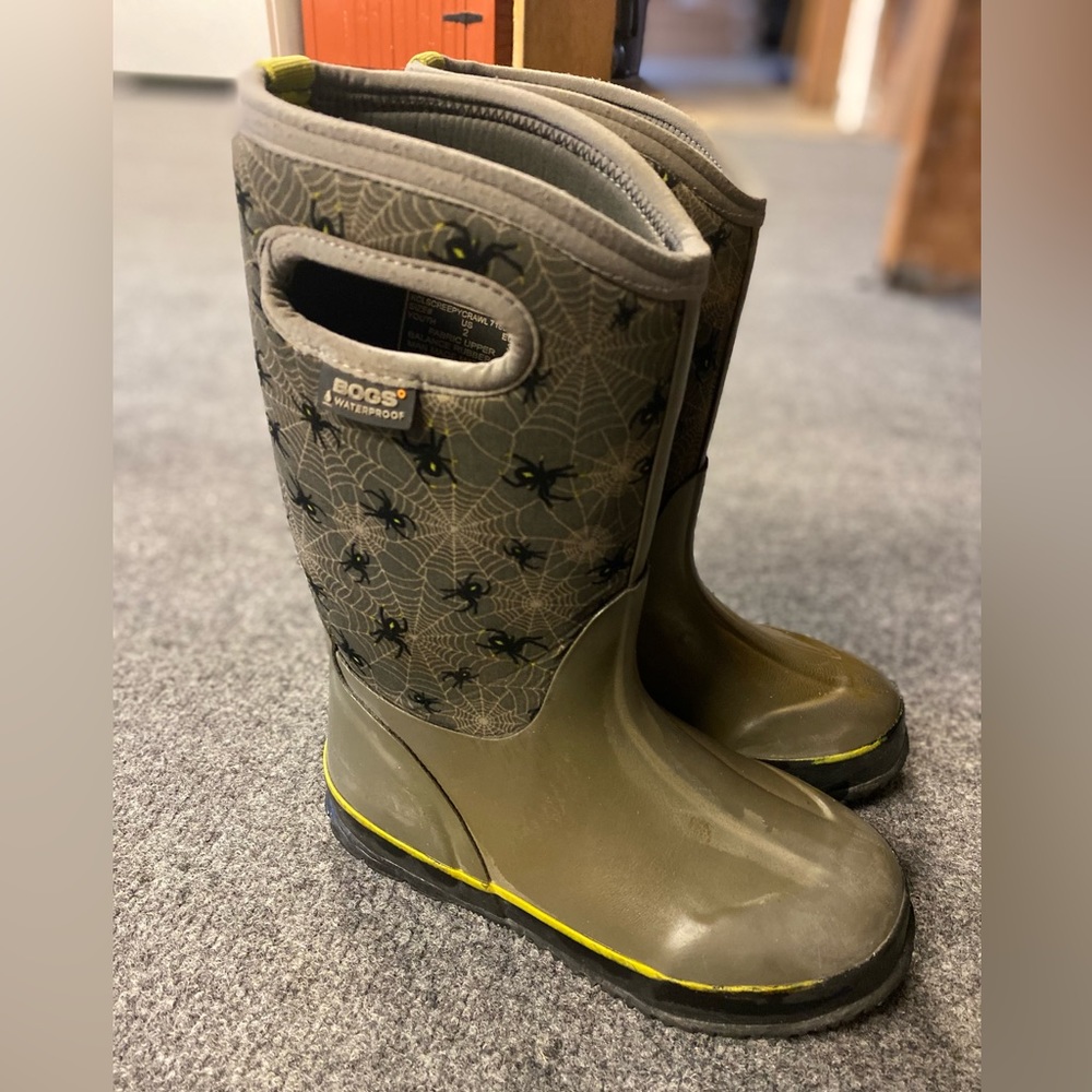Boys bogs cold weather boot. Size 2
